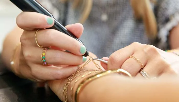 What is permanent jewelry?