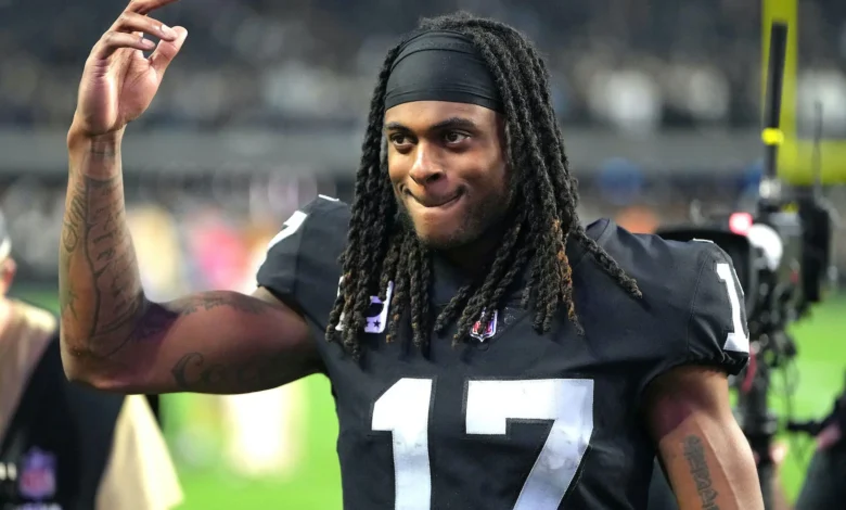 Davante Adams Takes a Swipe at the Bears.